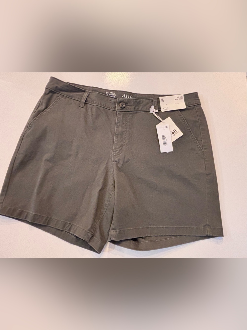a.n.a Mid-Rise Casual Shorts, women’s sz 16, olive/army green, new with tags